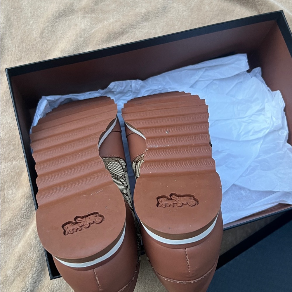 Coach shoes - Picture 3 of 5